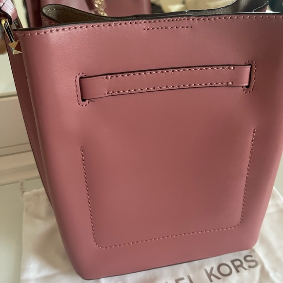NWOT Michael Kors Hamilton Legacy Medium Messenger Rose brand new never used.🩷 - Picture 6 of 8